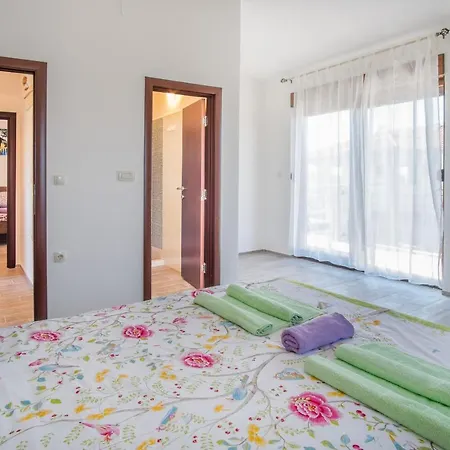 Villa Dijana West