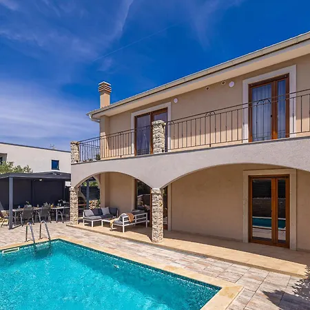 Villa Dijana West *