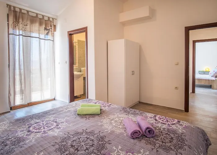 Villa Dijana West *