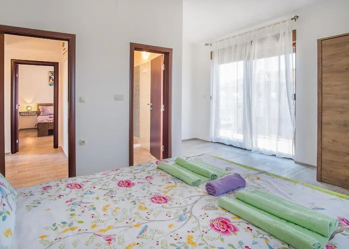 Villa Dijana West
