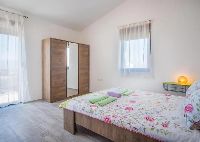 Villa Dijana West *