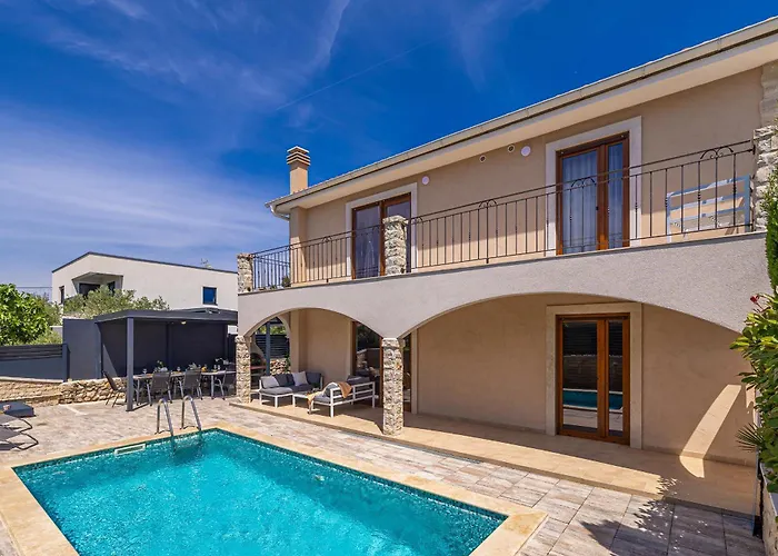Villa Dijana West *