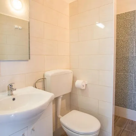 Dijana West 别墅 *